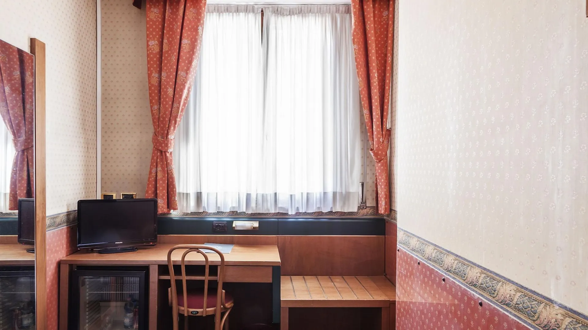 Hotel Des Etrangers Milan 3*,