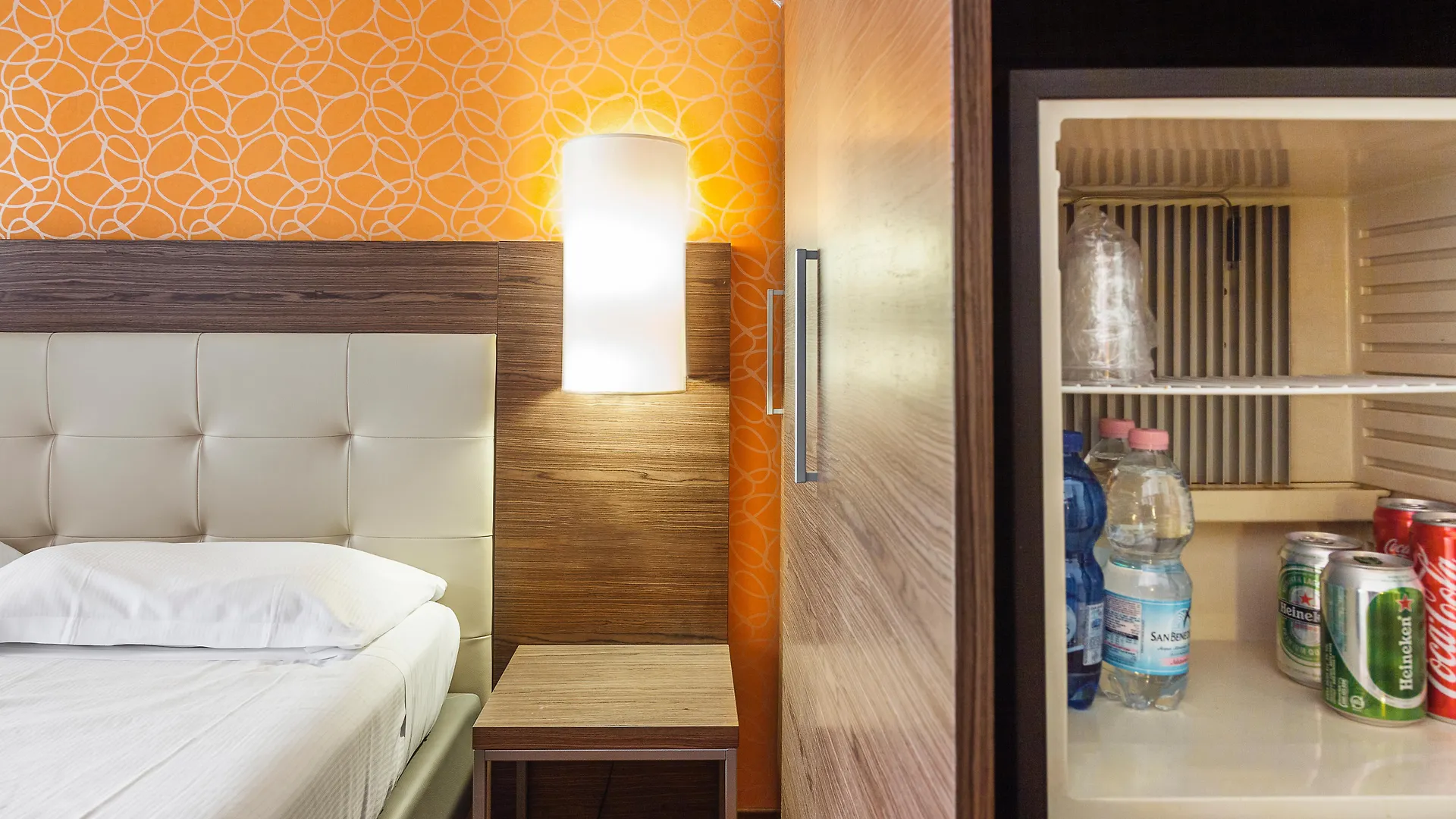 Hotel Des Etrangers Milan 3*,  Italy