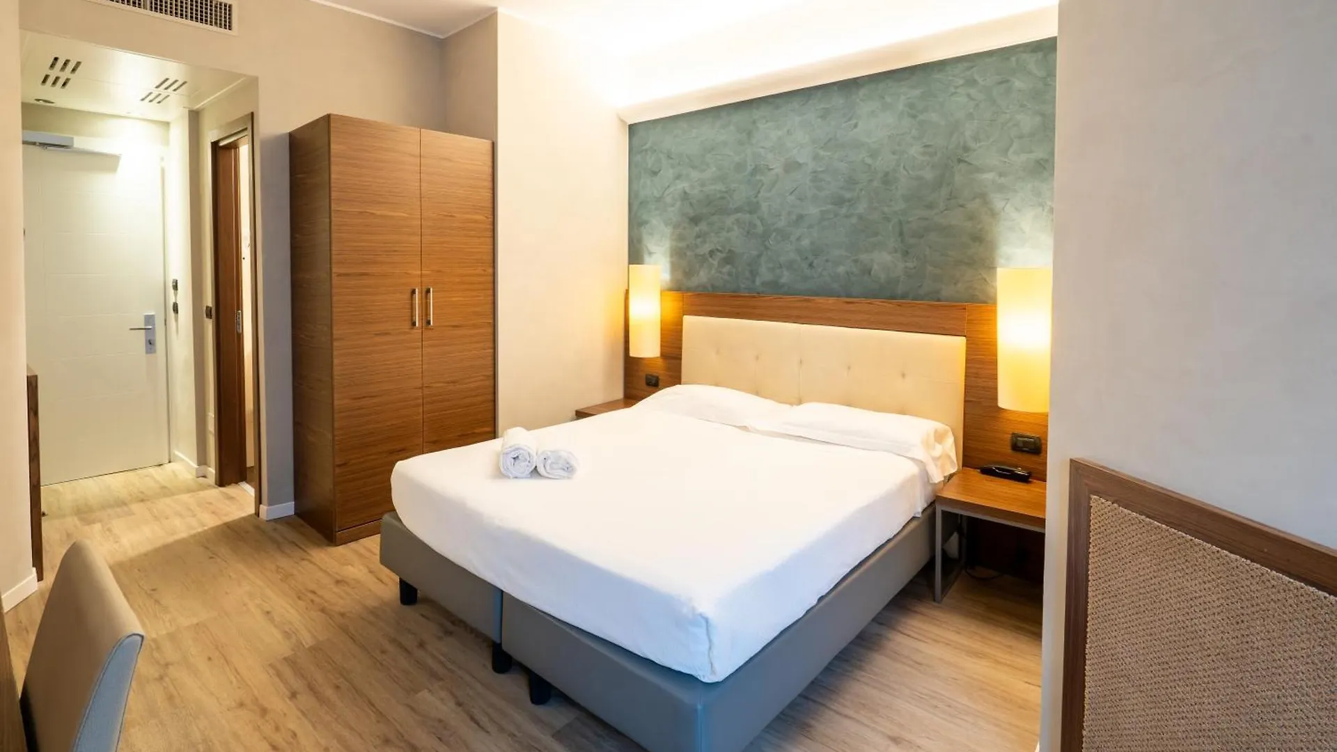 Hotel Des Etrangers Milan 3*,